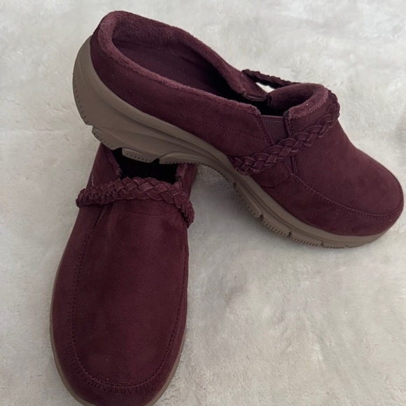Skechers Women's Burgundy Loafers - Picture 2 of 3
